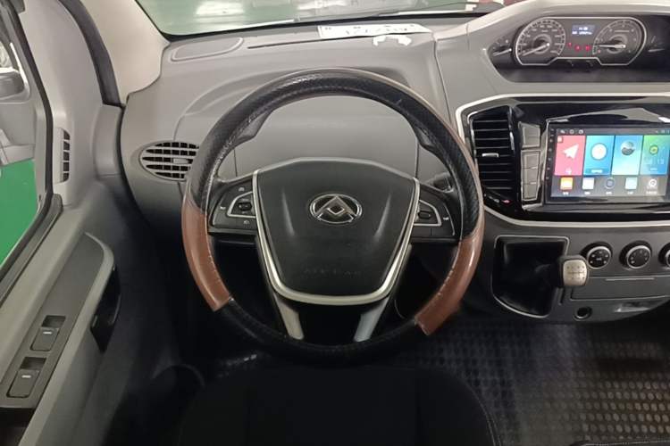 Used SAIC MAXUS Xintu V80 2021 2.0T Manual Classic Aoyuntong Short Wheelbase Mid-Roof 5/6-Seater Steering Wheel
