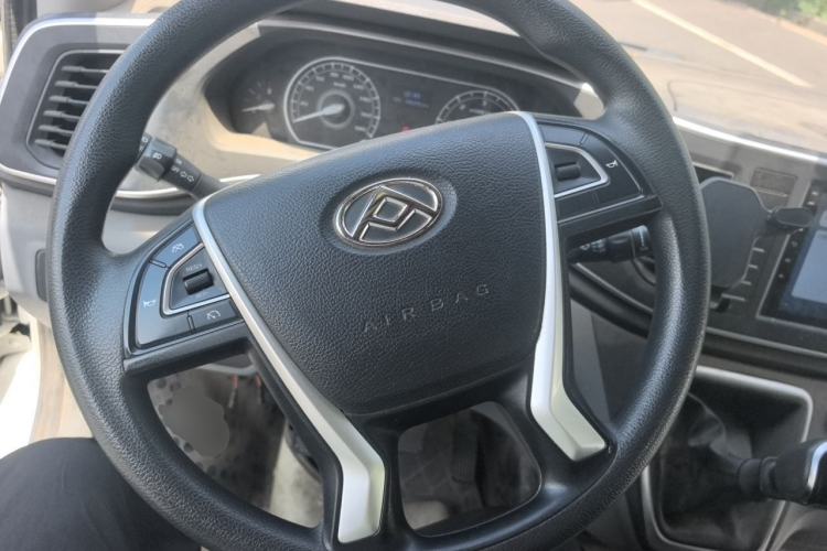 Used SAIC MAXUS Xintu V80 2021 2.0T Manual Classic Aoyuntong 127 PS Mid-axle Mid-roof 6/7/8/9-Seater Steering Wheel