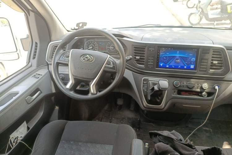 Used SAIC MAXUS Xintu V80 2021 2.0T PLUS AMT All-Rounder Short Wheelbase Mid-Roof 5/6/7/8/9-Seater Steering Wheel