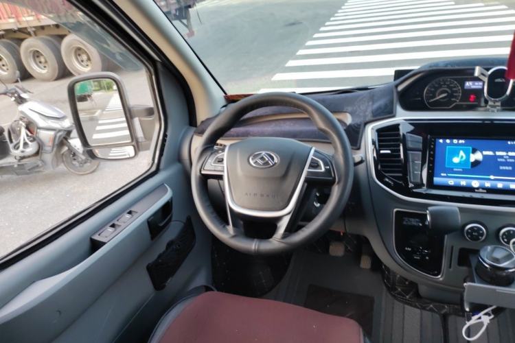 Used SAIC MAXUS Xintu V80 2021 2.0T AMT Classic Aoyuntong Short Wheelbase Mid-Roof 5/6-Seater Steering Wheel