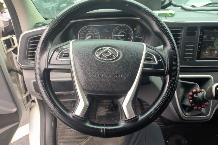 Used SAIC MAXUS Xintu V80 2021 2.0T Manual Classic Aoyuntong 127 PS Mid-axle Mid-roof 6/7/8/9-Seater Steering Wheel