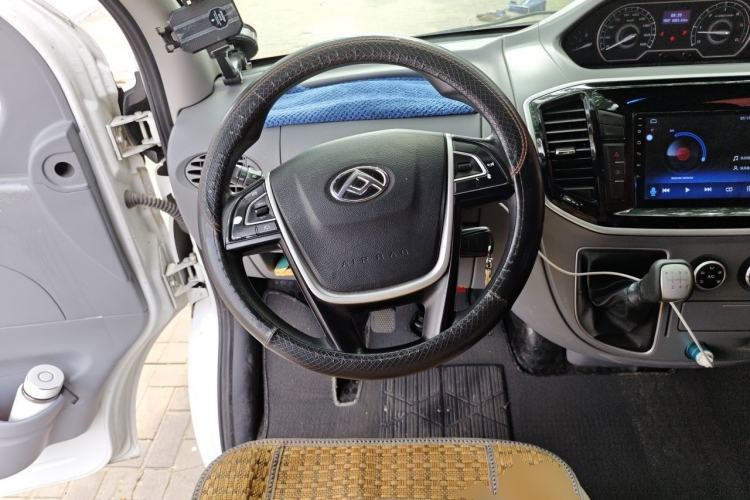 Used SAIC MAXUS Xintu V80 2021 2.0T Manual Classic Aoyuntong Short Wheelbase Mid-Roof 5/6-Seater Steering Wheel