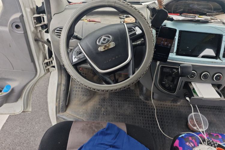 Used SAIC MAXUS Xintu V80 2021 2.0T AMT Classic City Distribution King Long Wheelbase Mid-Roof 3-Seater Steering Wheel