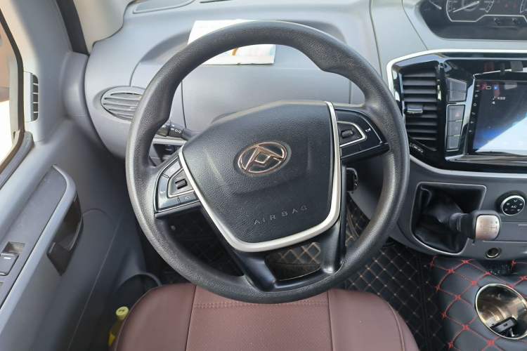 Used SAIC MAXUS Xintu V80 2021 2.0T Manual Classic Aoyuntong Short Wheelbase Ultra-Low Roof 5/6-Seater Steering Wheel