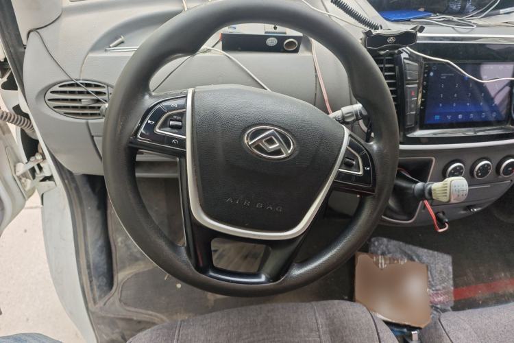 Used SAIC MAXUS Xintu V80 2021 2.0T Manual Classic City Delivery King Short Wheelbase Ultra-Low Roof 3-Seater Steering Wheel