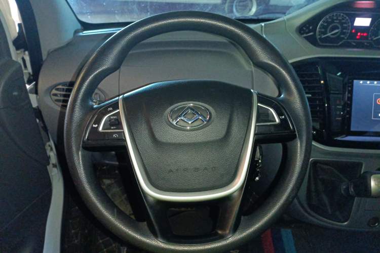 Used SAIC MAXUS Xintu V80 2021 2.0T Manual Classic Aoyuntong Short Wheelbase Mid-Height 7/8/9-Seater Steering Wheel