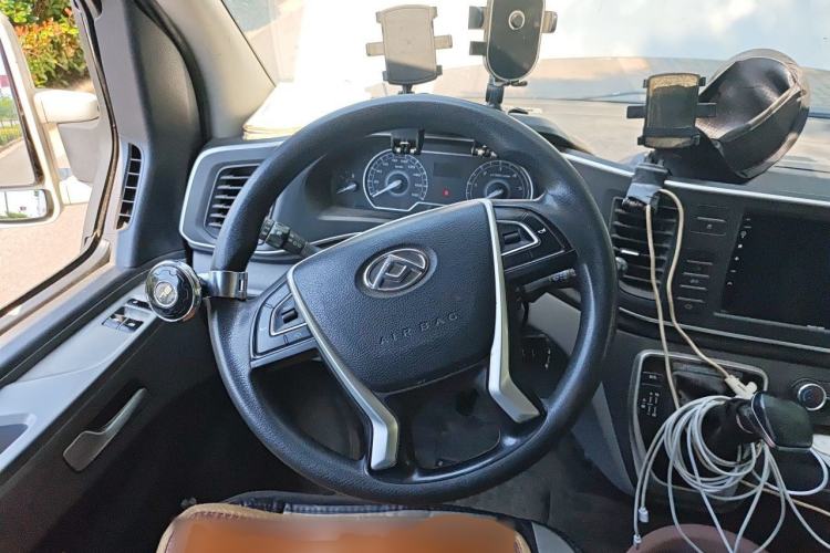 Used SAIC MAXUS Xintu V80 2021 2.0T PLUS AMT All-in-One King Long Wheelbase Mid-Roof Design—6/7/8/9-Seater Steering Wheel