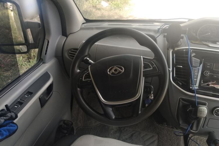 Used SAIC MAXUS Xintu V80 2021 2.0T Manual Classic Aoyuntong Short Wheelbase Mid-Roof 5/6-Seater Steering Wheel