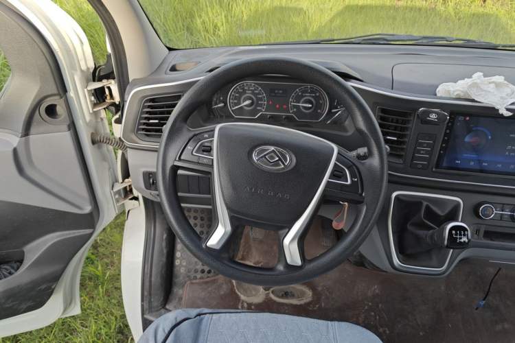 Used SAIC MAXUS Xintu V80 2021 2.0T PLUS Manual All-Around King Long Wheelbase Mid-Roof Variant with 6/7/8/9 Seats Steering Wheel