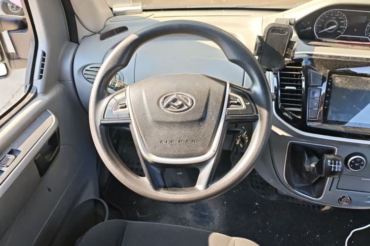 Used SAIC MAXUS Xintu V80 2021 2.0T Manual Classic Aoyuntong Long Wheelbase Mid-Roof 6/7/8/9-Seater Steering Wheel