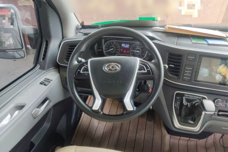 Used SAIC MAXUS Xintu V80 2021 2.0T PLUS AMT Aoyuntong Short-Wheelbase Mid-Roof 5/6-Seater Steering Wheel