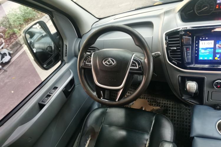 Used SAIC MAXUS Xintu V80 2021 2.0T Manual Classic City Delivery King Long Wheelbase Mid-Roof 3 Seats Steering Wheel
