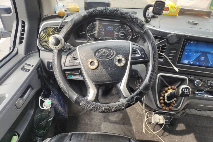 Used SAIC MAXUS Xintu V80 2021 2.0T Manual Classic Aoyuntong 127 PS Mid-axle Mid-roof 6/7/8/9-Seater Steering Wheel