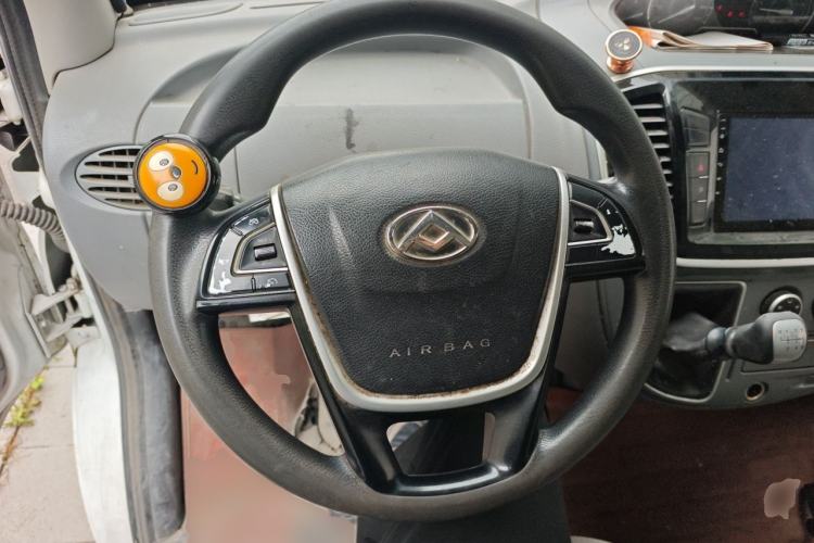 Used SAIC MAXUS Xintu V80 2021 2.0T Manual Classic City Delivery King Long Wheelbase Mid-Roof 3 Seats Steering Wheel