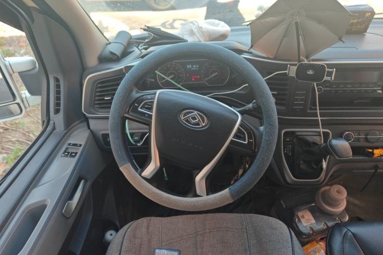 Used SAIC MAXUS Xintu V80 2021 2.0T PLUS AMT Aoyuntong Short-Wheelbase Mid-Roof 5/6-Seater Steering Wheel