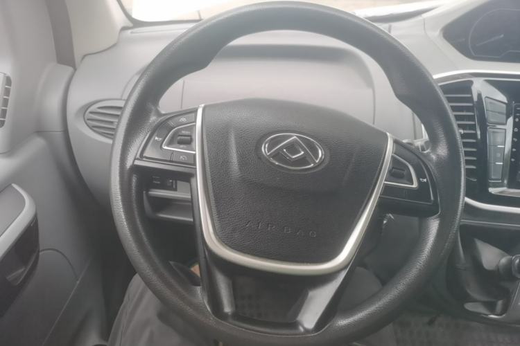 Used SAIC MAXUS Xintu V80 2021 2.0T Manual Classic Aoyuntong Short Wheelbase Mid-Roof 5/6-Seater Steering Wheel