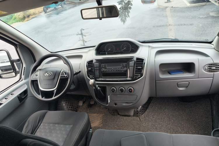 Used SAIC MAXUS Xintu V80 2021 2.0T Manual Classic Aoyuntong Short Wheelbase Mid-Roof 5/6-Seater Steering Wheel