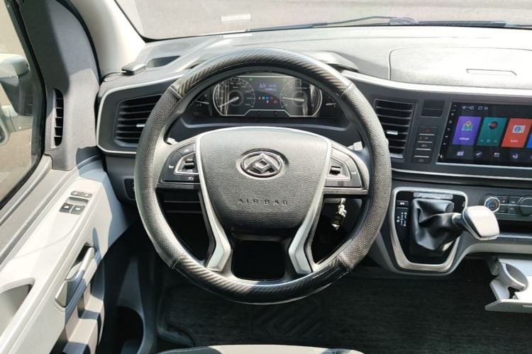 Used SAIC MAXUS Xintu V80 2021 2.0T AMT Classic Aoyuntong Short Wheelbase Mid-Roof 5/6-Seater Steering Wheel