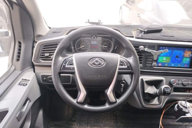 Used SAIC MAXUS Xintu V80 2021 2.0T Manual Classic Aoyuntong 127 PS Mid-axle Mid-roof 6/7/8/9-Seater Steering Wheel