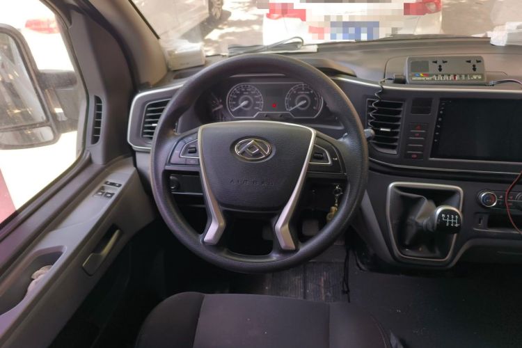Used SAIC MAXUS Xintu V80 2021 2.0T Manual Classic Aoyuntong 127 PS Mid-axle Mid-roof 6/7/8/9-Seater Steering Wheel