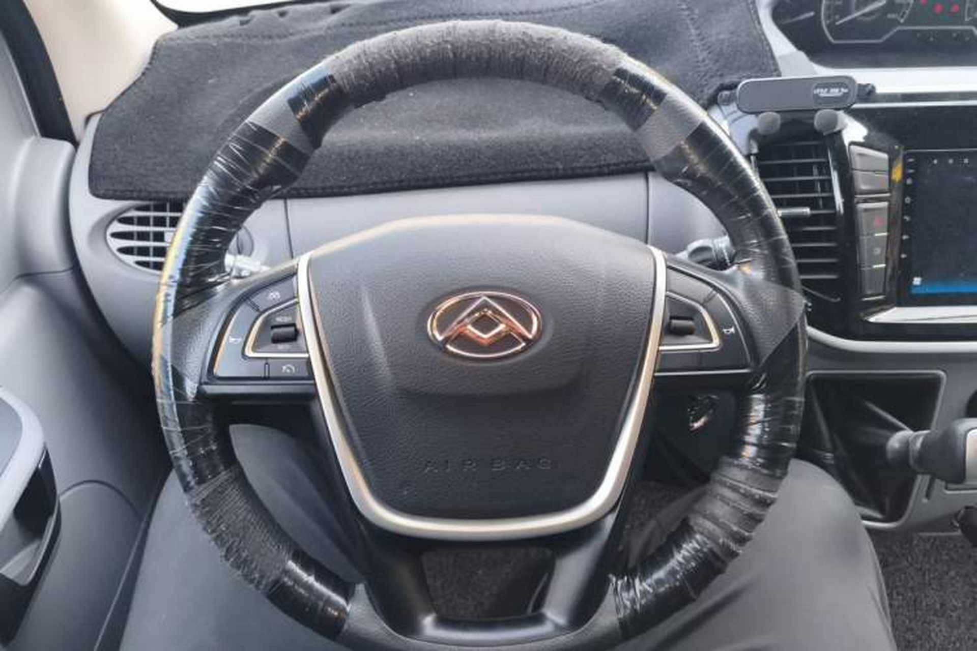 Used SAIC MAXUS Xintu V80 2021 2.0T Manual Classic Aoyuntong Short Wheelbase Mid-Roof 5/6-Seater Steering Wheel