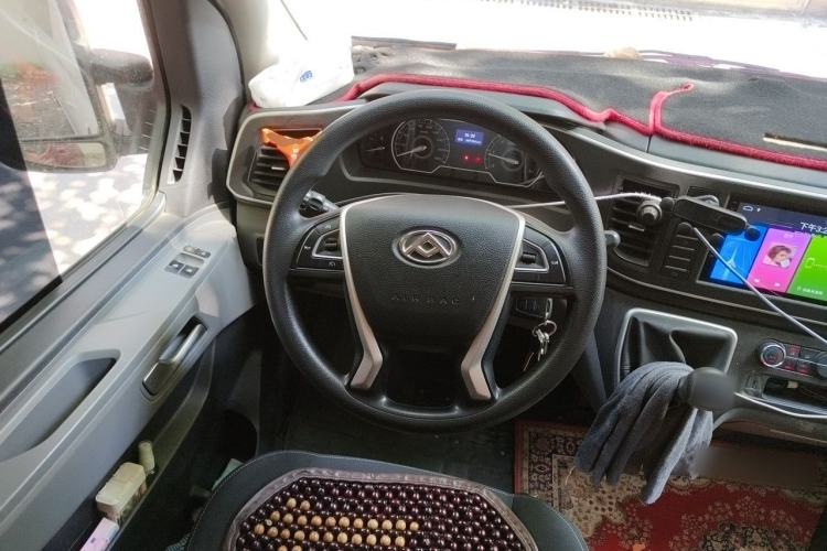 Used SAIC MAXUS Xintu V80 2021 2.0T Manual Classic Aoyuntong 127 PS Mid-axle Mid-roof 6/7/8/9-Seater Steering Wheel