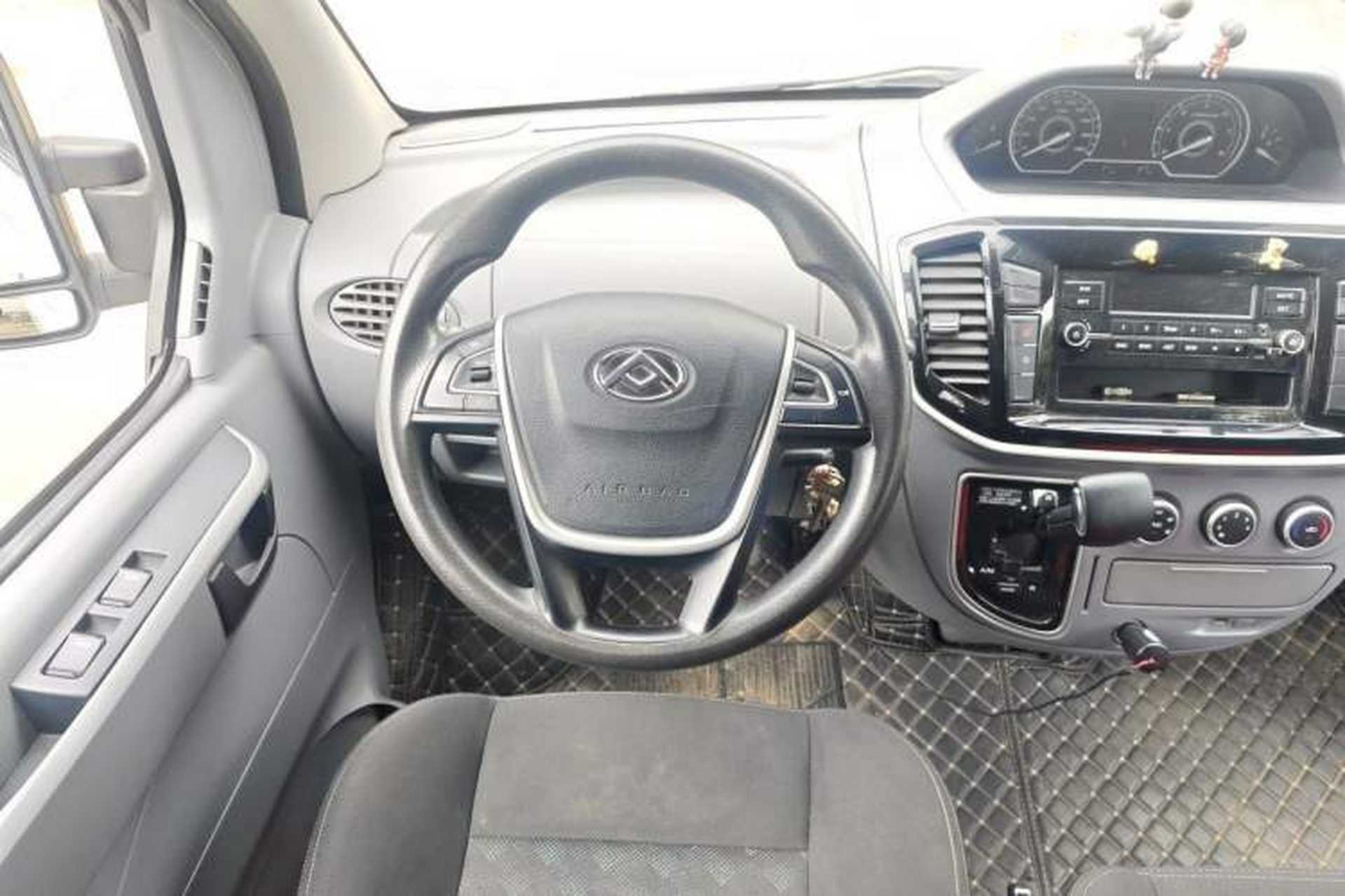Used SAIC MAXUS Xintu V80 2021 2.0T AMT Classic Aoyuntong Short Wheelbase Mid-Roof 5/6-Seater Steering Wheel