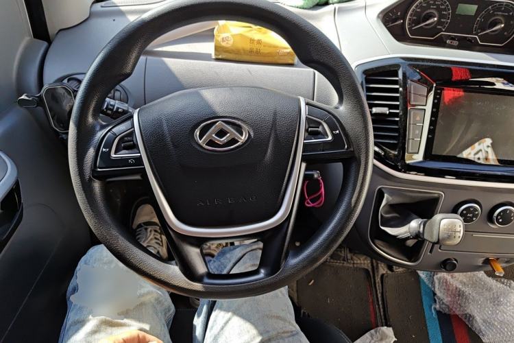 Used SAIC MAXUS Xintu V80 2021 2.0T Manual Classic Aoyuntong Short Wheelbase Ultra-Low Roof 5/6-Seater Steering Wheel