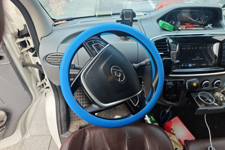Used SAIC MAXUS Xintu V80 2021 2.0T AMT Classic Aoyuntong Short Wheelbase Mid-Roof 5/6-Seater Steering Wheel