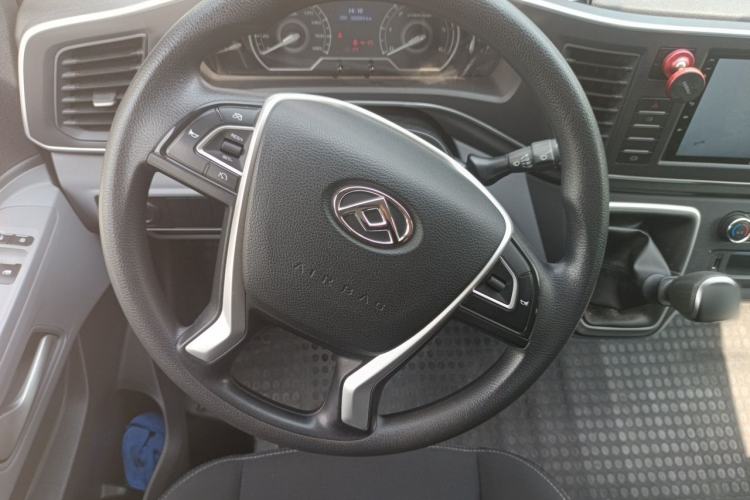 Used SAIC MAXUS Xintu V80 2021 2.0T Manual Classic Aoyuntong 127 PS Mid-axle Mid-roof 6/7/8/9-Seater Steering Wheel