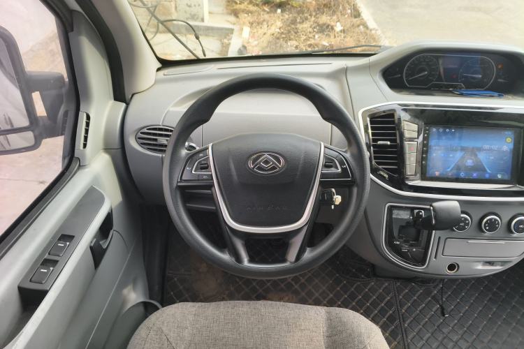 Used SAIC MAXUS Xintu V80 2021 2.0T AMT Classic Aoyuntong Short Wheelbase Mid-Roof 5/6-Seater Steering Wheel