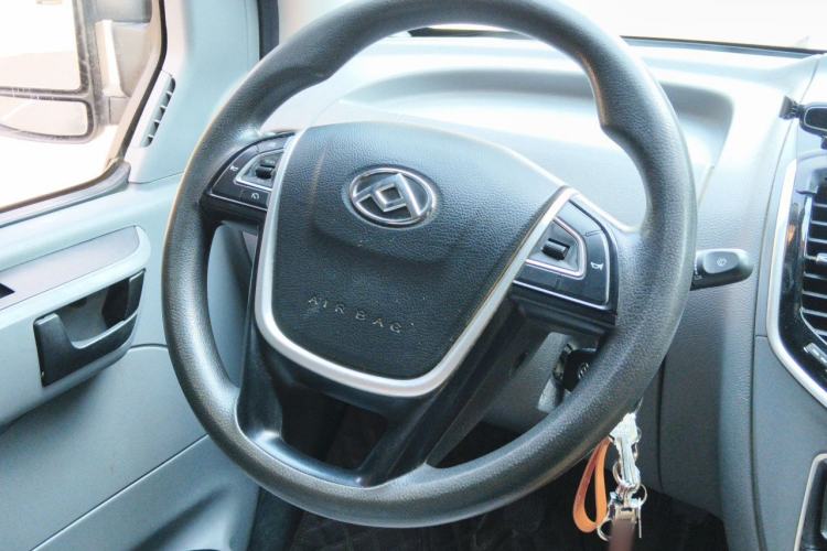 Used SAIC MAXUS Xintu V80 2021 2.0T Manual Classic Aoyuntong Short Wheelbase Mid-Roof 5/6-Seater Steering Wheel