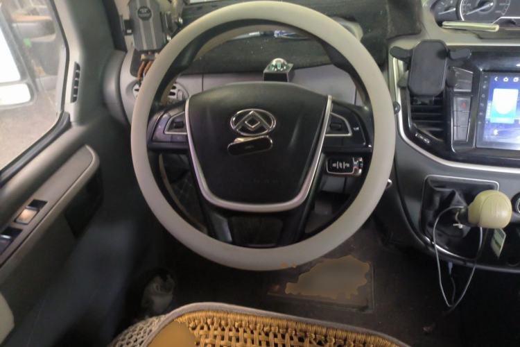 Used SAIC MAXUS Xintu V80 2021 2.0T Manual Classic Aoyuntong Long Wheelbase Mid-Roof 6/7/8/9-Seater Steering Wheel