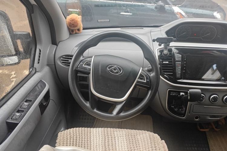 Used SAIC MAXUS Xintu V80 2021 2.0T AMT Classic Aoyuntong Long Wheelbase Mid-Roof 6/7/8/9-Seater Steering Wheel