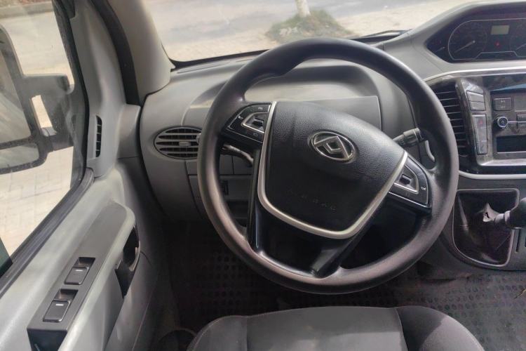 Used SAIC MAXUS Xintu V80 2021 2.0T Manual Classic Aoyuntong Short Wheelbase Mid-Roof 5/6-Seater Steering Wheel