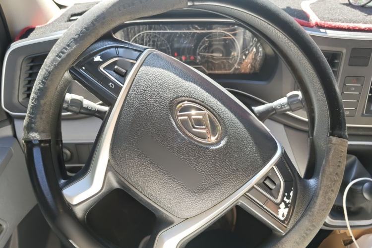 Used SAIC MAXUS Xintu V80 2021 2.0T Manual Classic Aoyuntong 127 PS Mid-axle Mid-roof 6/7/8/9-Seater Steering Wheel