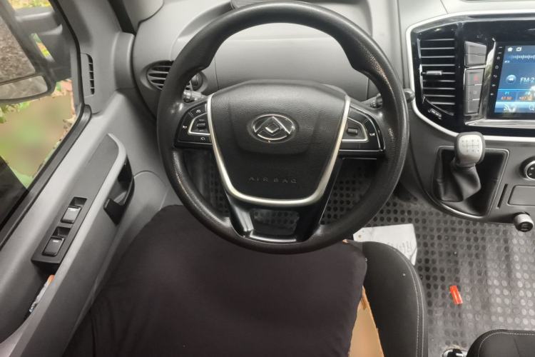 Used SAIC MAXUS Xintu V80 2021 2.0T Manual Classic Aoyuntong Long Wheelbase Mid-Roof 6/7/8/9-Seater Steering Wheel