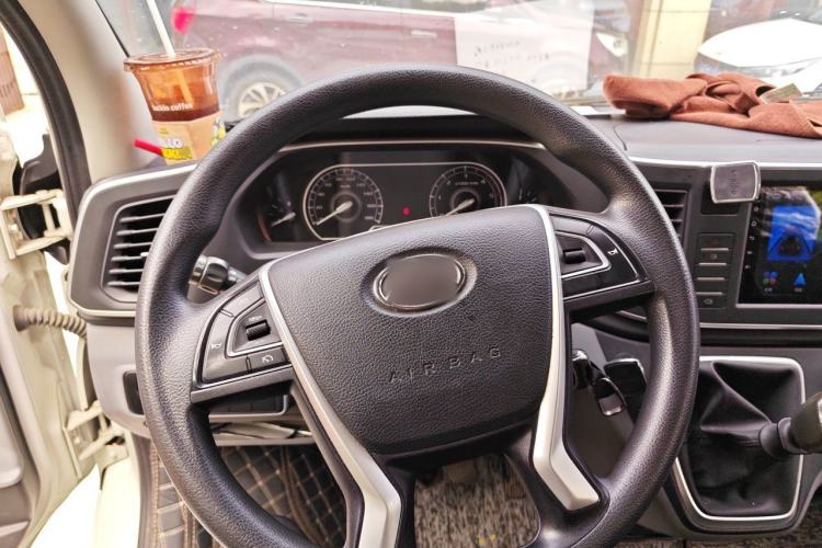 Used SAIC MAXUS Xintu V80 2021 2.0T Manual Classic Aoyuntong 127 PS Mid-axle Mid-roof 6/7/8/9-Seater Steering Wheel