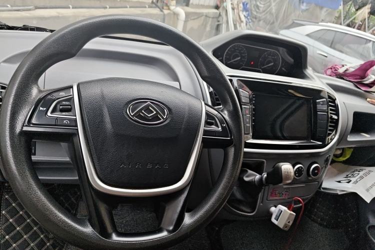 Used SAIC MAXUS Xintu V80 2021 2.0T PLUS Manual Van Short Wheelbase Mid-Roof Design 3-Seater Steering Wheel