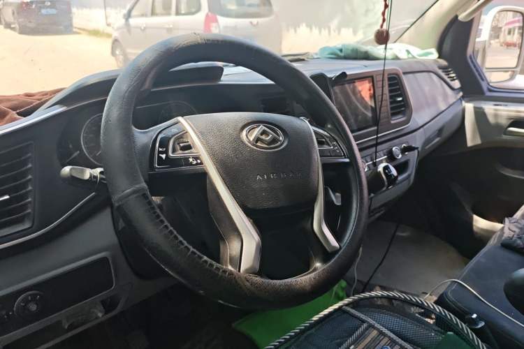 Used SAIC MAXUS Xintu V80 2021 2.0T Manual Classic Aoyuntong Long Wheelbase Mid-Roof 6/7/8/9-Seater Steering Wheel
