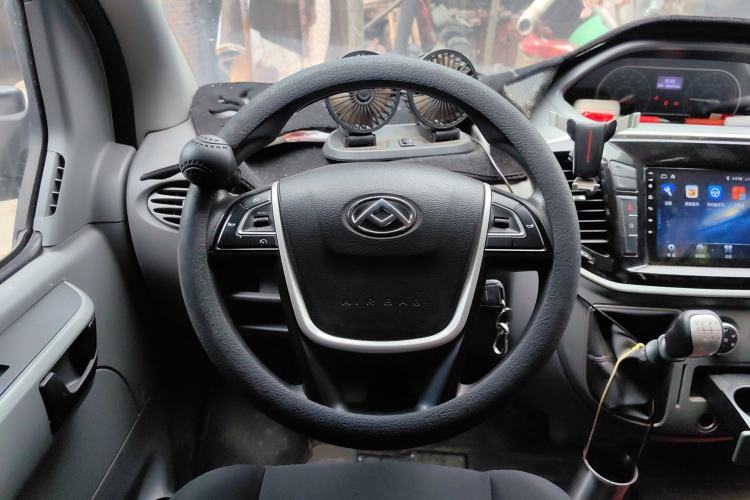Used SAIC MAXUS Xintu V80 2021 2.0T Manual Classic Aoyuntong Long Wheelbase Mid-Roof 6/7/8/9-Seater Steering Wheel