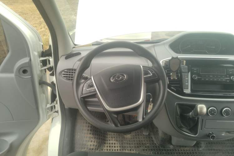 Used SAIC MAXUS Xintu V80 2021 2.0T Manual Classic Aoyuntong Short Wheelbase Ultra-Low Roof 5/6-Seater Steering Wheel