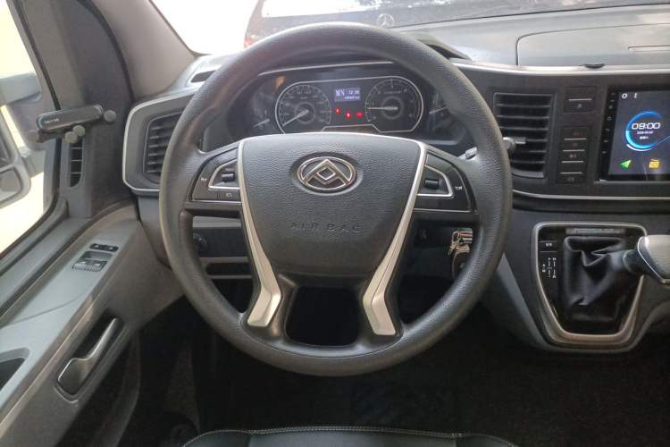 Used SAIC MAXUS Xintu V80 2021 2.0T AMT Classic Aoyuntong Short Wheelbase Mid-Roof 5/6-Seater Steering Wheel