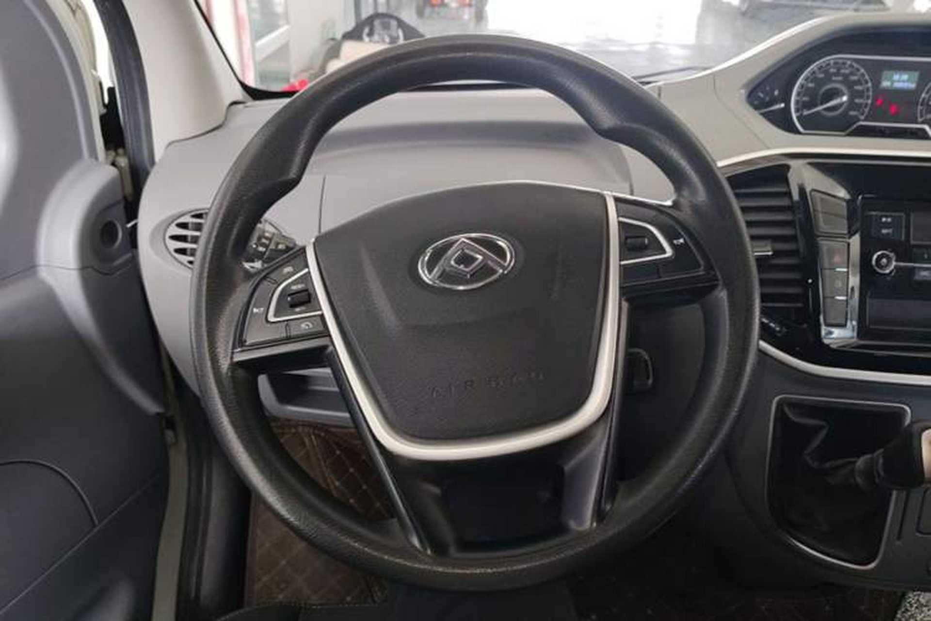 Used SAIC MAXUS Xintu V80 2021 2.0T Manual Classic Aoyuntong Short Wheelbase Ultra-Low Roof 5/6-Seater Steering Wheel