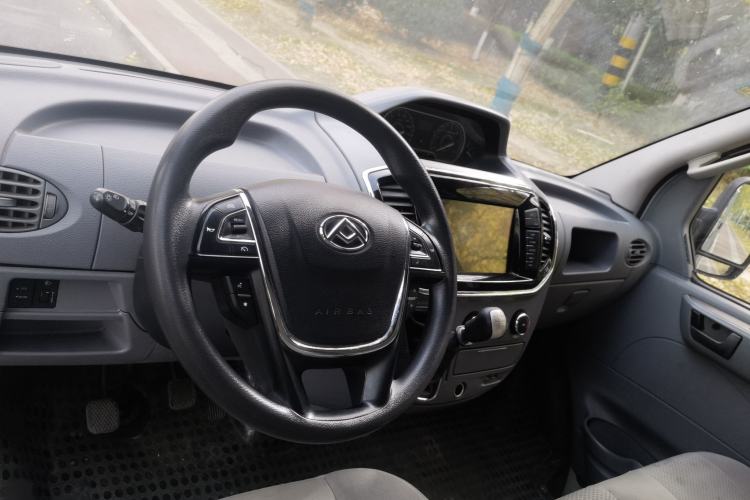 Used SAIC MAXUS Xintu V80 2021 2.0T Manual Classic City Delivery King Long Wheelbase Mid-Roof 3 Seats Steering Wheel