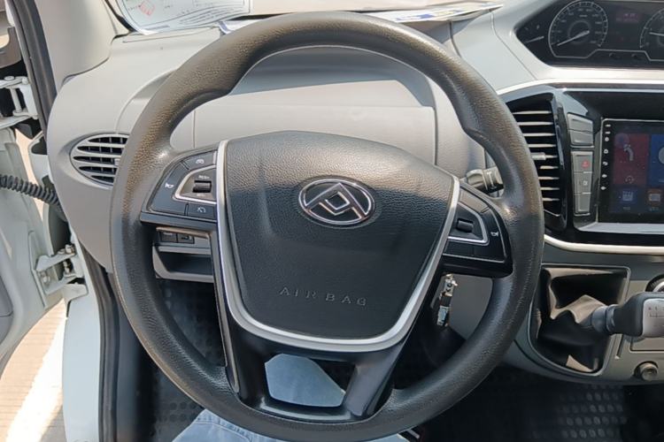 Used SAIC MAXUS Xintu V80 2021 2.0T Manual Classic Aoyuntong Long Wheelbase Mid-Roof 6/7/8/9-Seater Steering Wheel