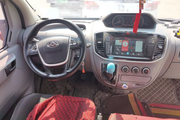 Used SAIC MAXUS Xintu V80 2021 2.0T Manual Classic Aoyuntong Short Wheelbase Mid-Roof 5/6-Seater Steering Wheel