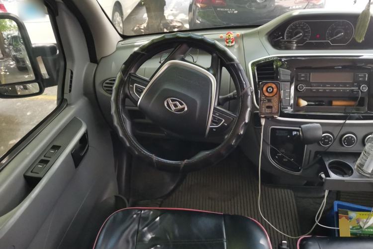 Used SAIC MAXUS Xintu V80 2021 2.0T PLUS AMT City Edition Short Wheelbase Ultra-Low Roof 5/6-Seater Steering Wheel