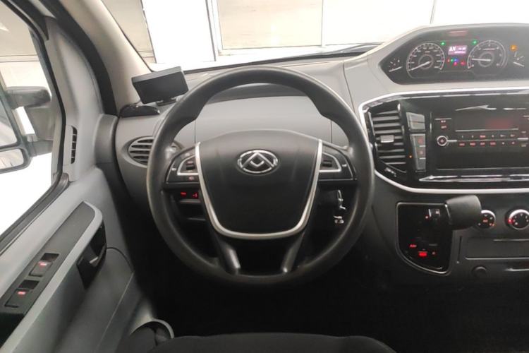 Used SAIC MAXUS Xintu V80 2021 2.0T AMT Classic Aoyuntong Short Wheelbase Ultra-Low Roof 5/6-Seater Steering Wheel