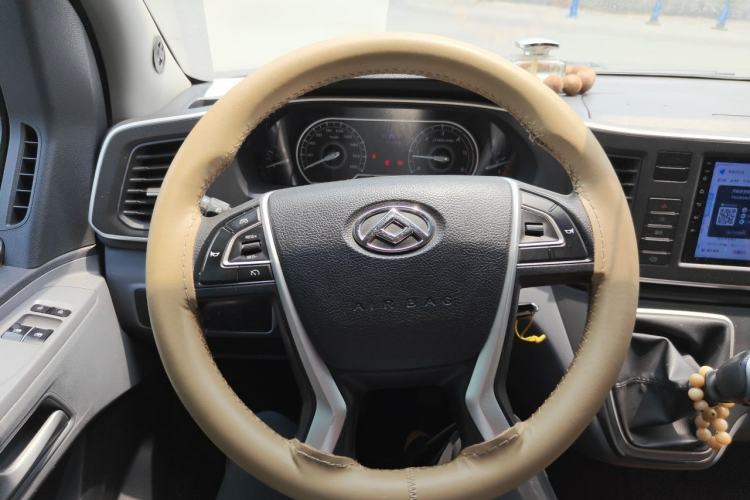 Used SAIC MAXUS Xintu V80 2021 2.0T PLUS Manual City Edition Short Wheelbase Ultra-Low Roof 5/6 Seats Steering Wheel